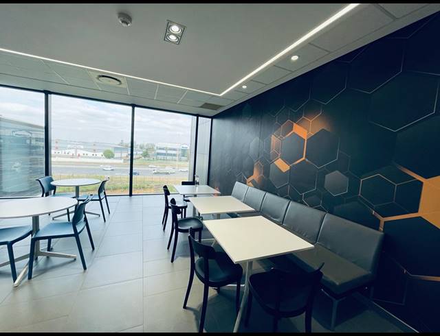 2,495M² OFFICE TO LET IN NOORDWYK